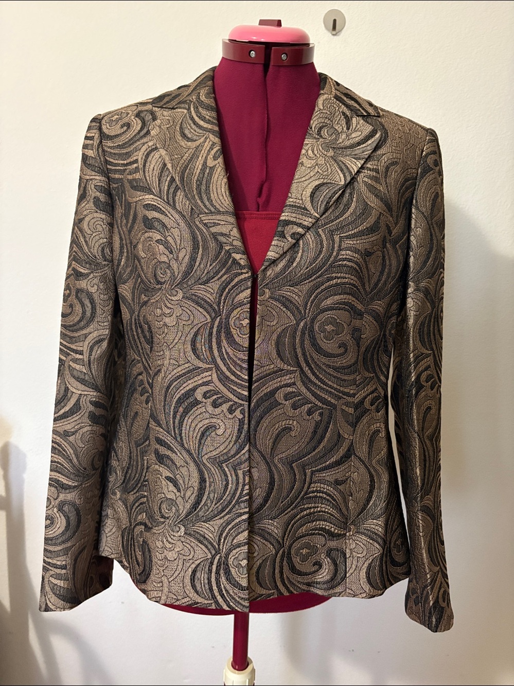 Kasper Gold Black Metallic Paisley Brocade 8P Vintage Blazer Made in Thailand